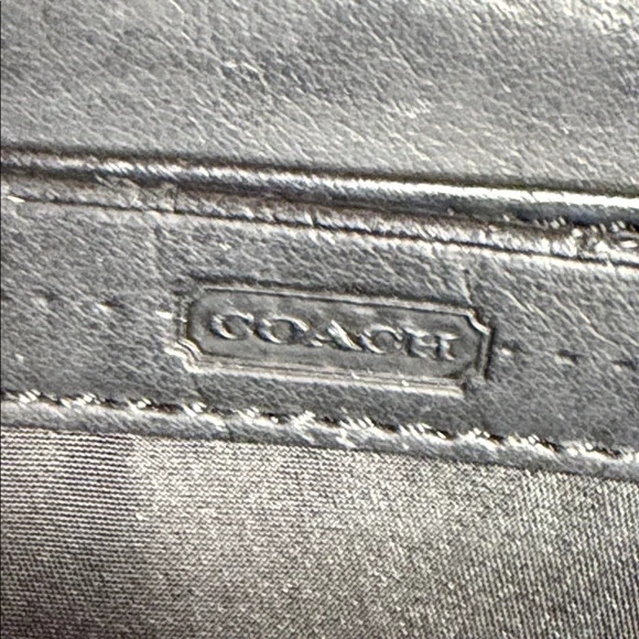 Coach Black and Cream Signature Zip Wallet - Picture 6 of 13